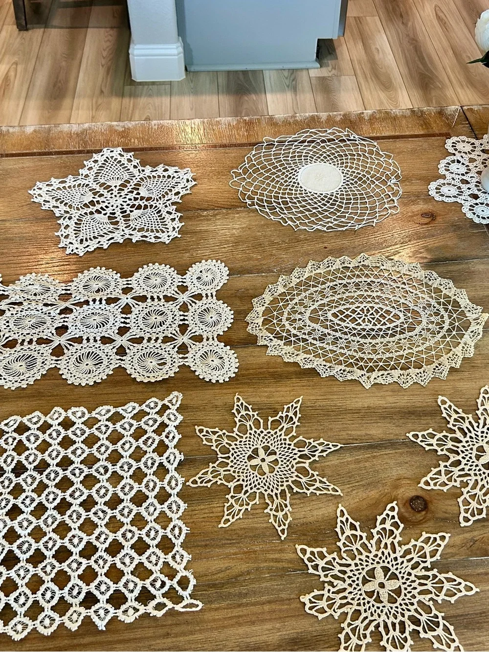 Vintage doilies~ set of 8